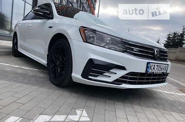 Седан Volkswagen Passat 2018 в Киеве