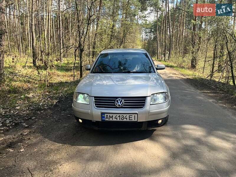 Седан Volkswagen Passat 2001 в Киеве