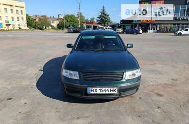 Седан Volkswagen Passat 1998 в Романіву