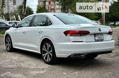 Седан Volkswagen Passat 2021 в Чернівцях