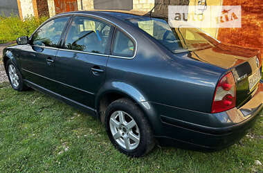 Седан Volkswagen Passat 2002 в Ярмолинцах