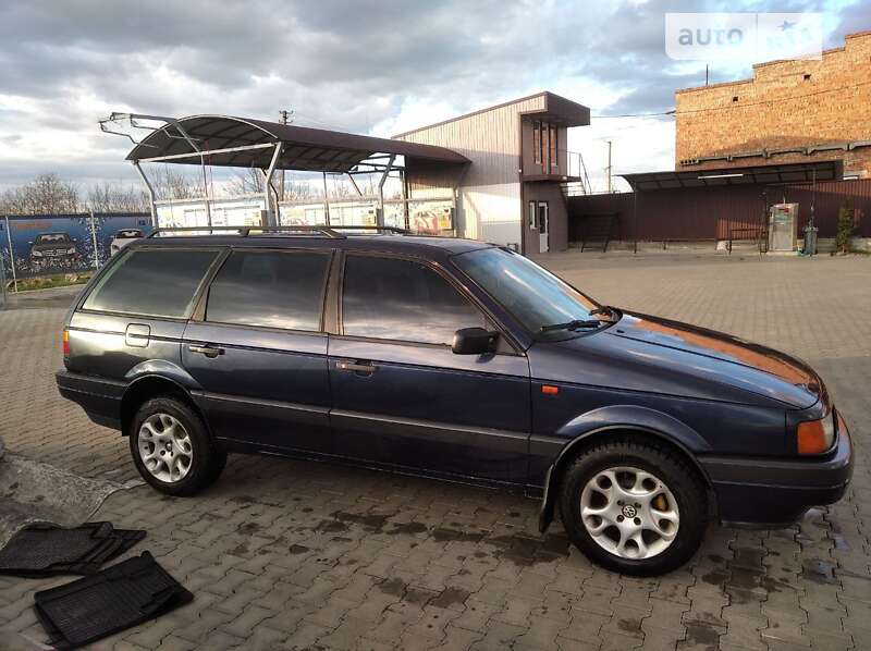 Универсал Volkswagen Passat 1990 в 
