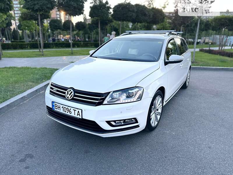 Універсал Volkswagen Passat 2013 в Дніпрі