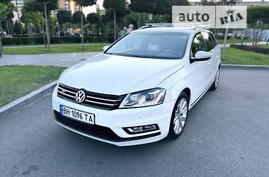 Універсал Volkswagen Passat 2013 в Дніпрі