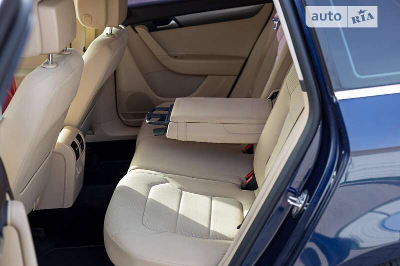 Універсал Volkswagen Passat 2012 в Івано-Франківську