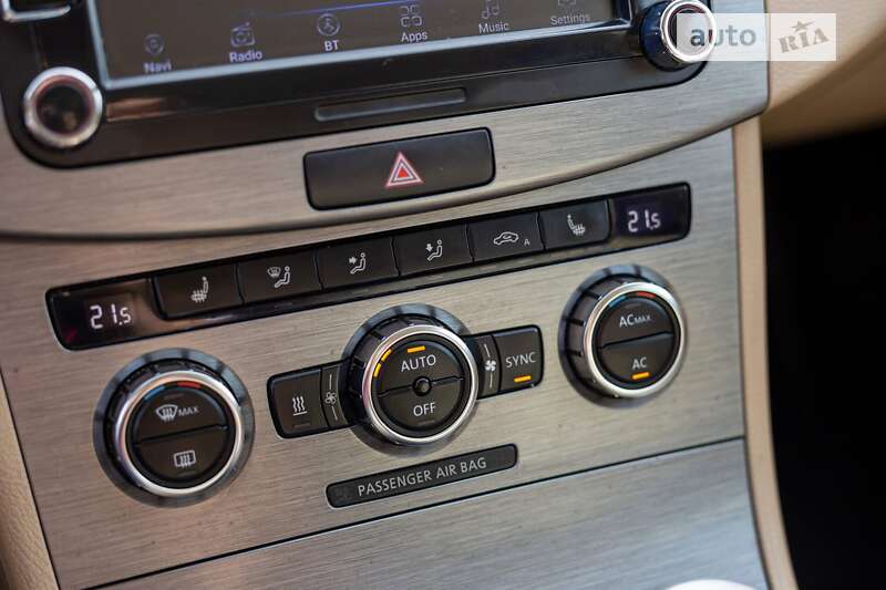 Універсал Volkswagen Passat 2012 в Івано-Франківську