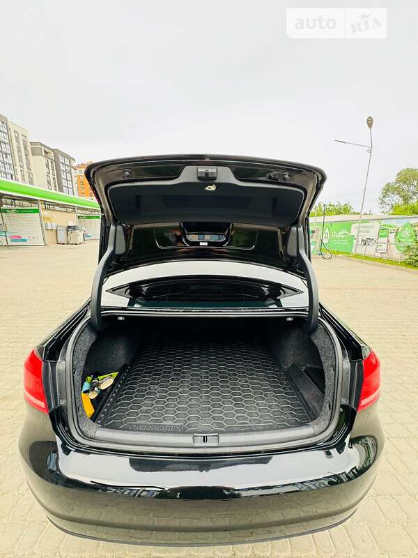 Седан Volkswagen Passat 2013 в Ивано-Франковске