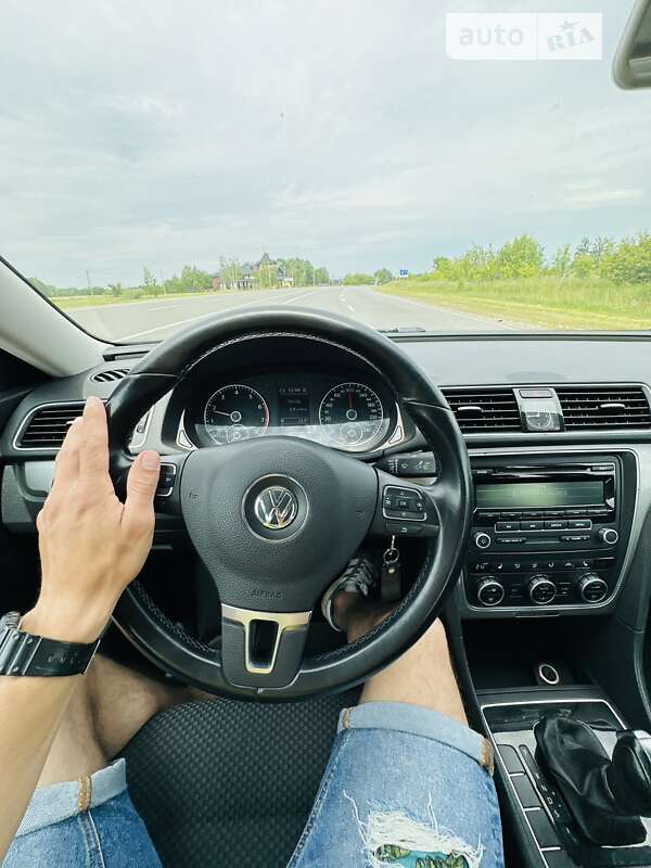 Седан Volkswagen Passat 2013 в Ивано-Франковске