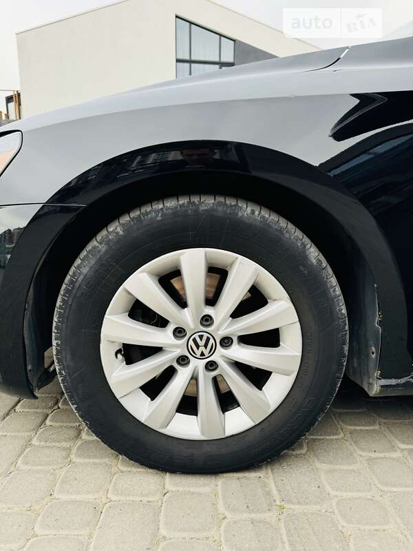 Седан Volkswagen Passat 2013 в Ивано-Франковске