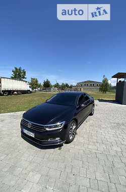 Седан Volkswagen Passat 2015 в Виноградові