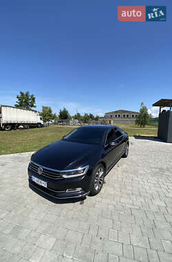 Седан Volkswagen Passat 2015 в Виноградові