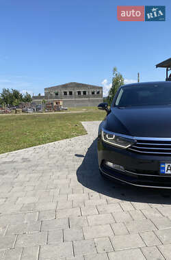 Седан Volkswagen Passat 2015 в Виноградові