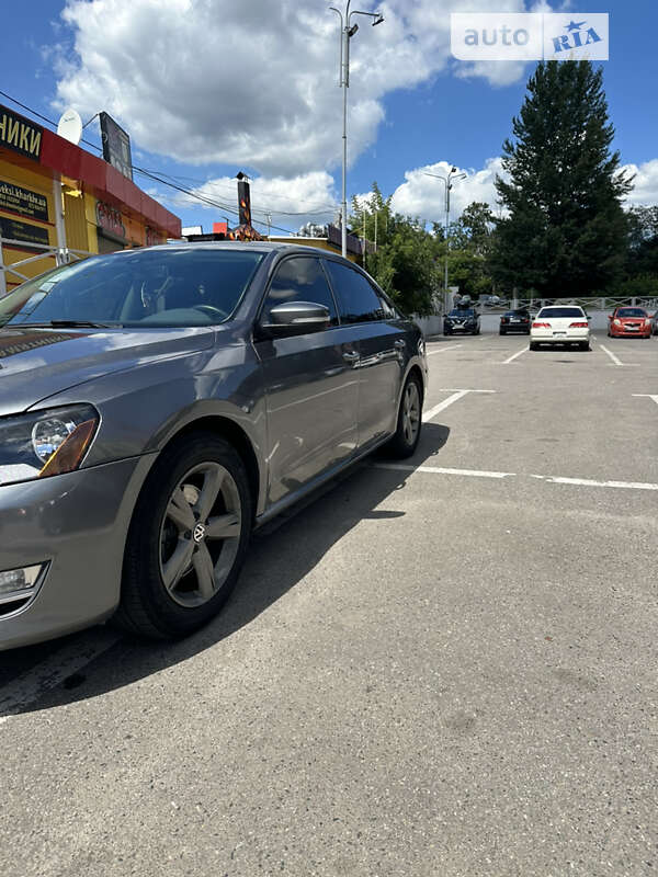 Седан Volkswagen Passat 2013 в Харкові