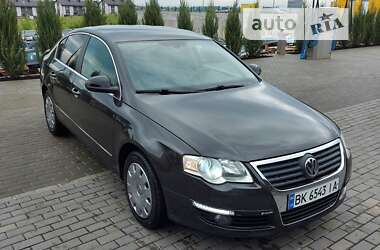 Седан Volkswagen Passat 2007 в Рівному