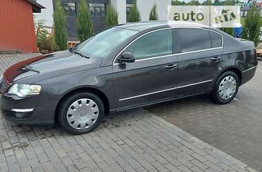 Седан Volkswagen Passat 2007 в Рівному