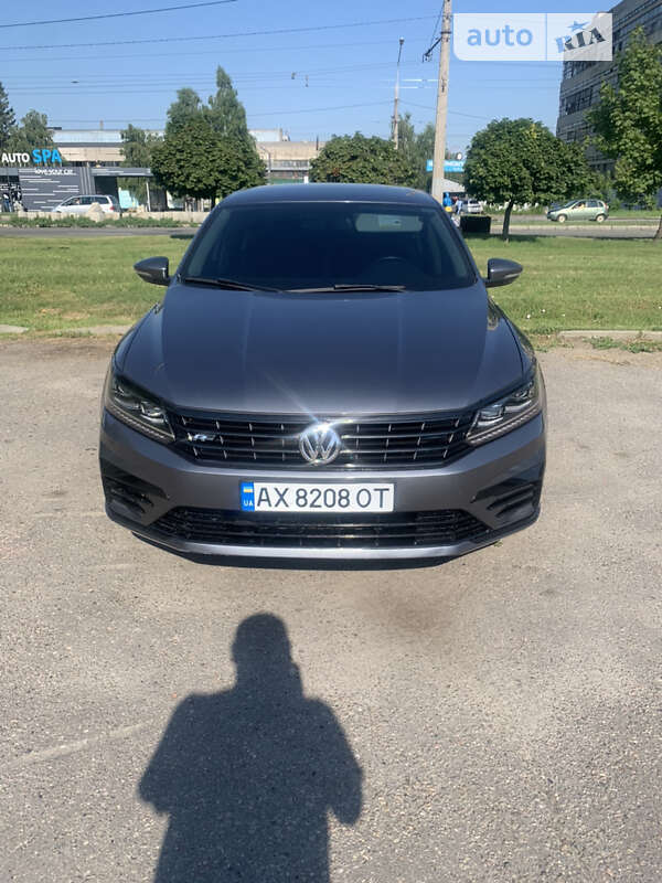 Седан Volkswagen Passat 2016 в Харкові