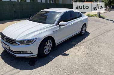 Седан Volkswagen Passat 2015 в Одесі