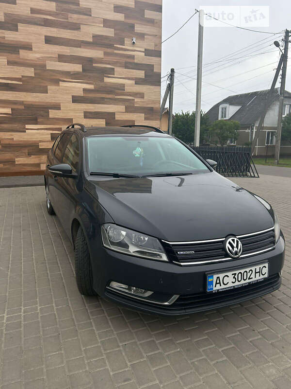 Універсал Volkswagen Passat 2013 в Володимир-Волинському