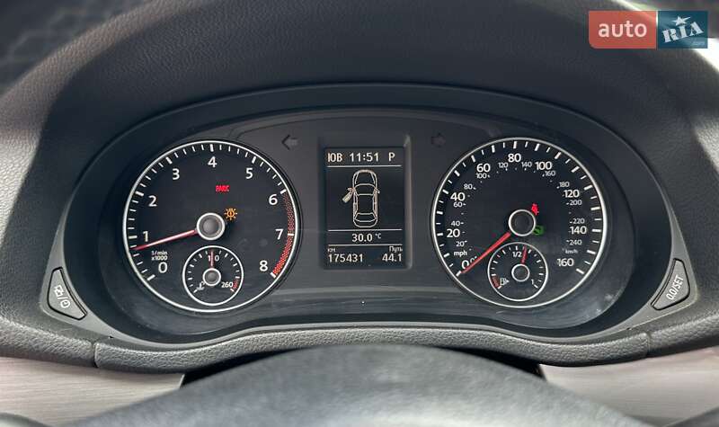 Седан Volkswagen Passat 2014 в Татарбунарах