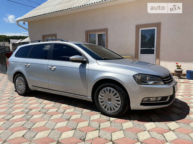 Універсал Volkswagen Passat 2012 в Чернівцях