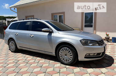 Універсал Volkswagen Passat 2012 в Чернівцях