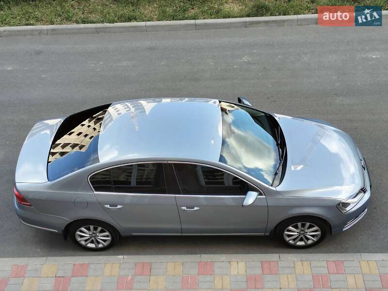 Седан Volkswagen Passat 2012 в Києві