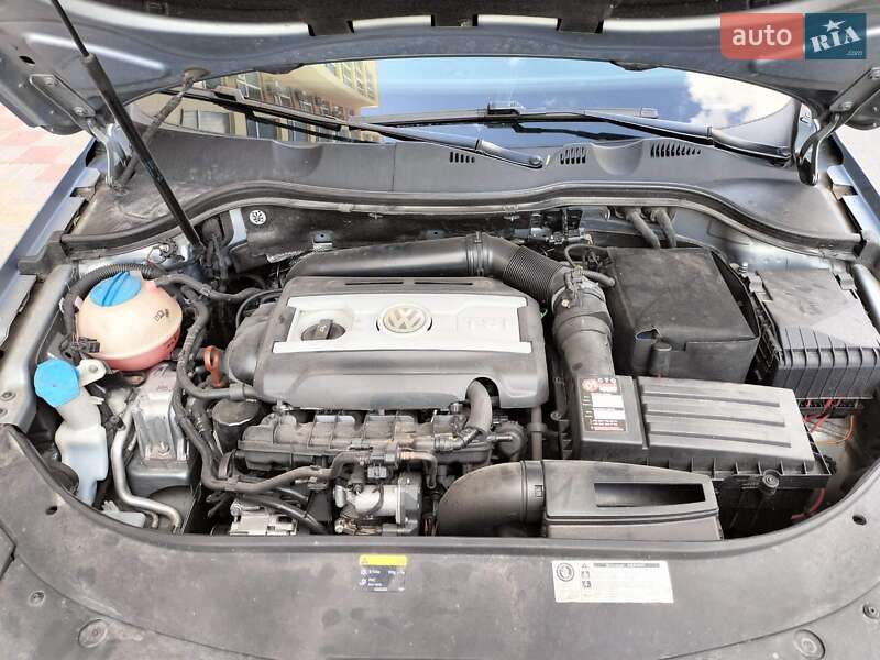 Седан Volkswagen Passat 2012 в Києві