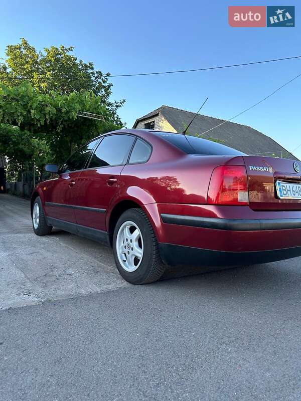 Седан Volkswagen Passat 1997 в Одесі