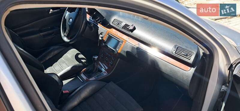 Седан Volkswagen Passat 2006 в Одессе