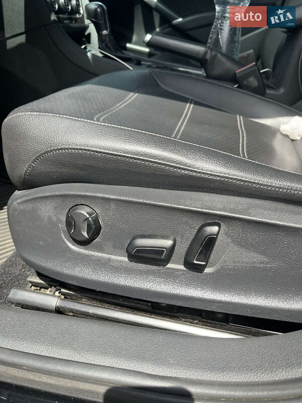 Седан Volkswagen Passat 2016 в Києві