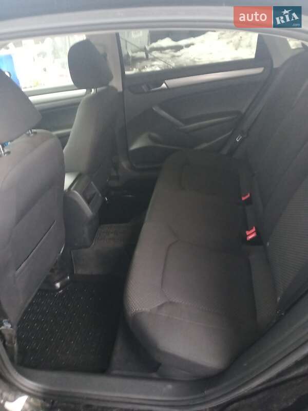 Седан Volkswagen Passat 2013 в Львові