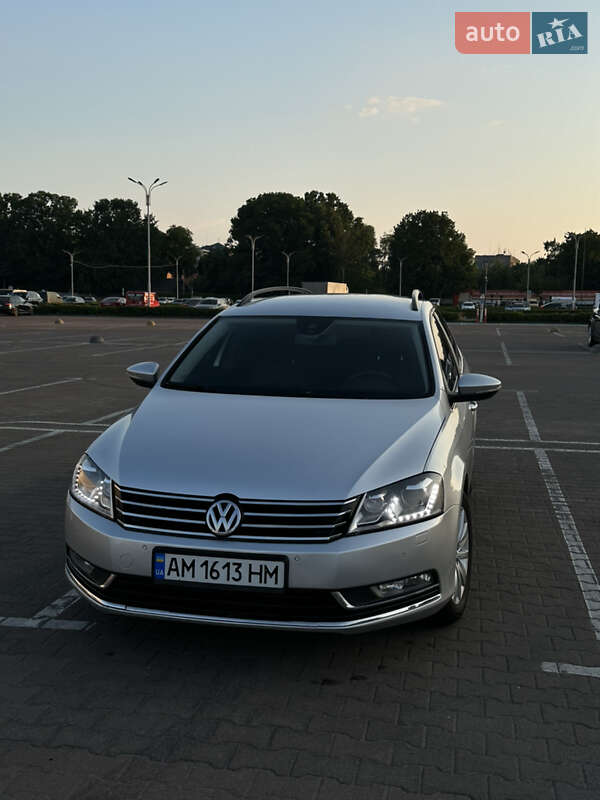 Універсал Volkswagen Passat 2012 в Житомирі