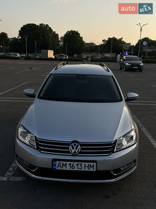Універсал Volkswagen Passat 2012 в Житомирі