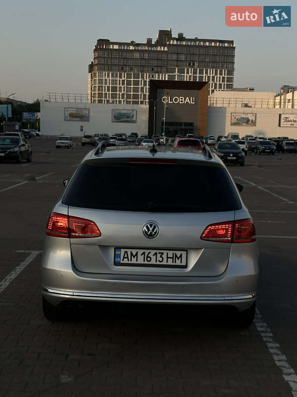 Універсал Volkswagen Passat 2012 в Житомирі
