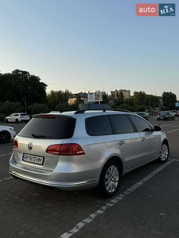 Універсал Volkswagen Passat 2012 в Житомирі