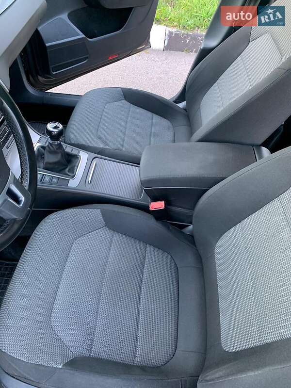 Универсал Volkswagen Passat 2011 в Ровно