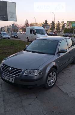 Седан Volkswagen Passat 2003 в Ужгороді