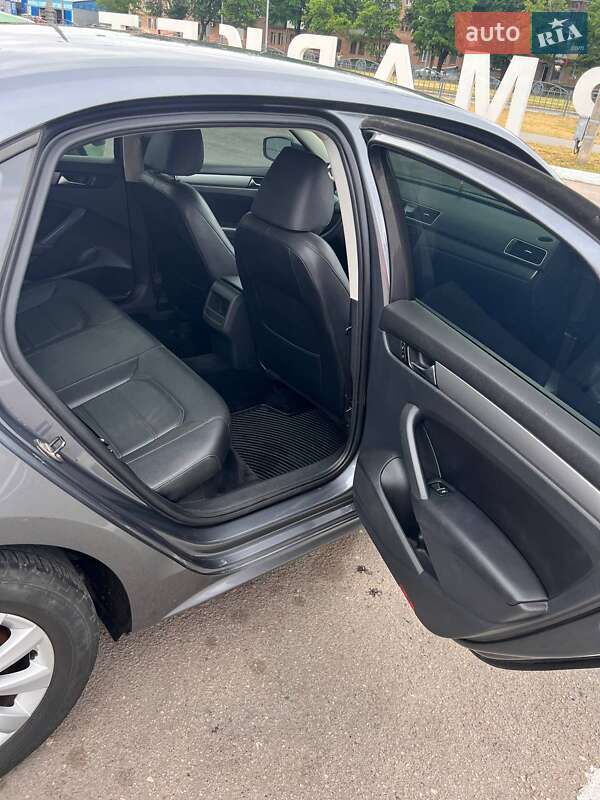 Седан Volkswagen Passat 2013 в Харькове