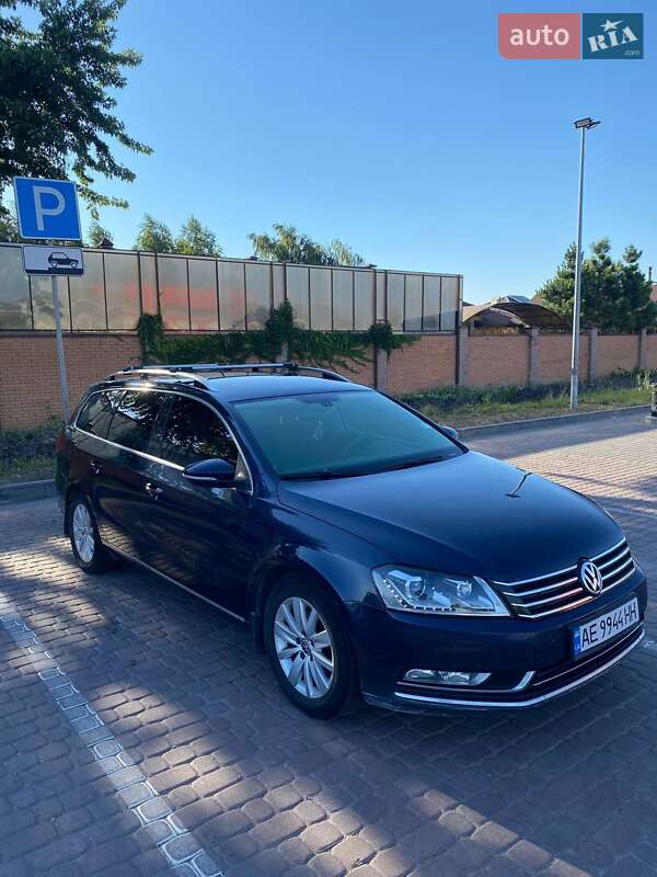 Універсал Volkswagen Passat 2012 в Дніпрі