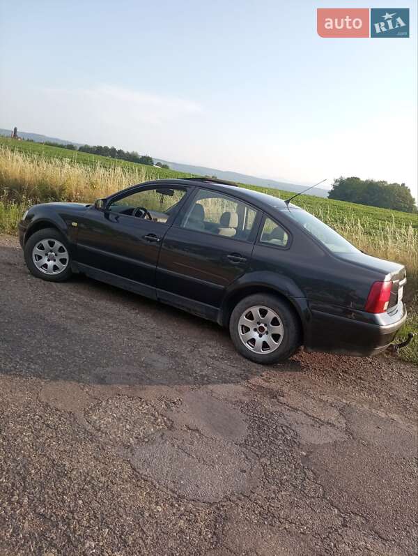 Седан Volkswagen Passat 1999 в Чернівцях