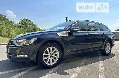 Универсал Volkswagen Passat 2019 в Киеве