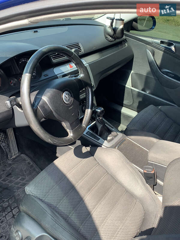 Седан Volkswagen Passat 2005 в Харкові