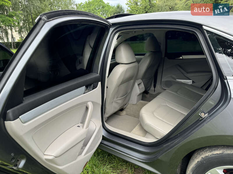 Седан Volkswagen Passat 2012 в Звягеле