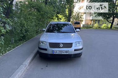 Седан Volkswagen Passat 2001 в Киеве