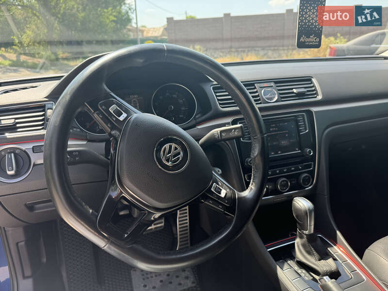 Седан Volkswagen Passat 2016 в Кропивницком