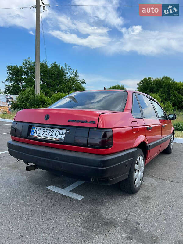 Седан Volkswagen Passat 1989 в Чорнобаї