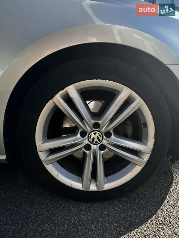 Седан Volkswagen Passat 2013 в Харькове