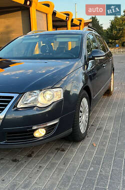 Універсал Volkswagen Passat 2006 в Звягелі