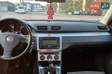 Універсал Volkswagen Passat 2006 в Звягелі