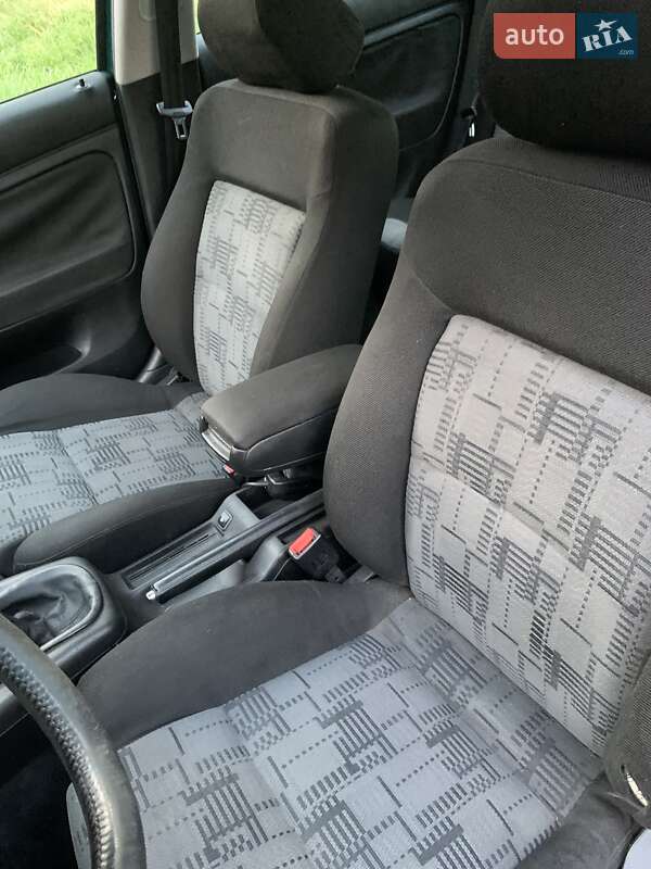 Седан Volkswagen Passat 1999 в Львові